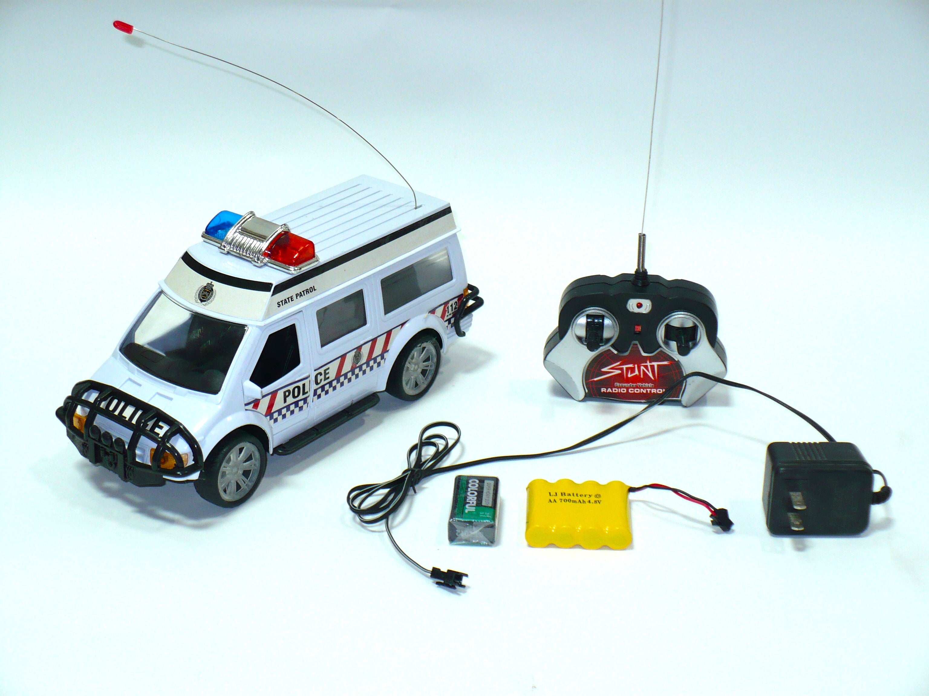 Camión eléctrico a control remoto Speed King de la Patrulla Estatal Policial