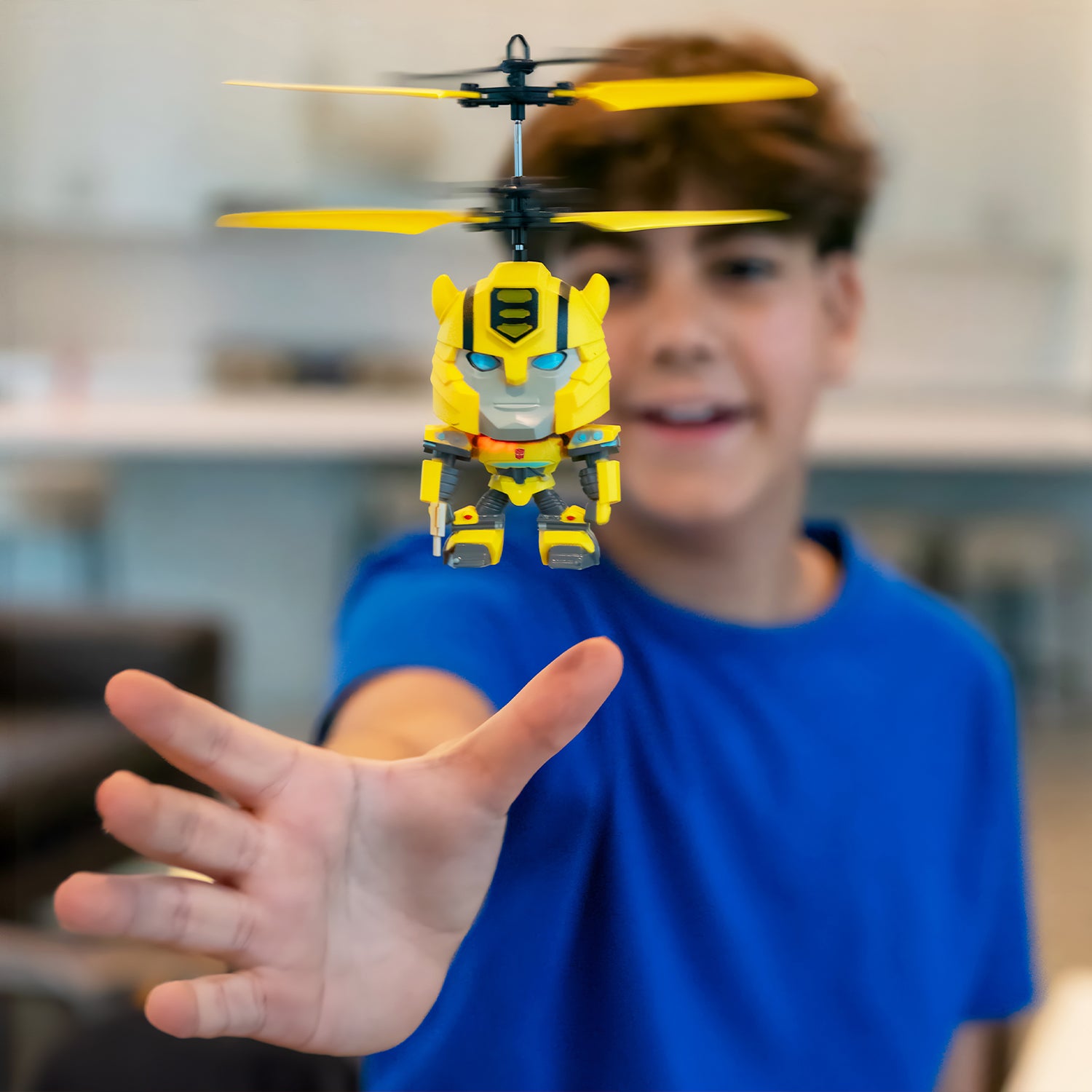 Transformers Bumble Bee OVNI de cabeza grande