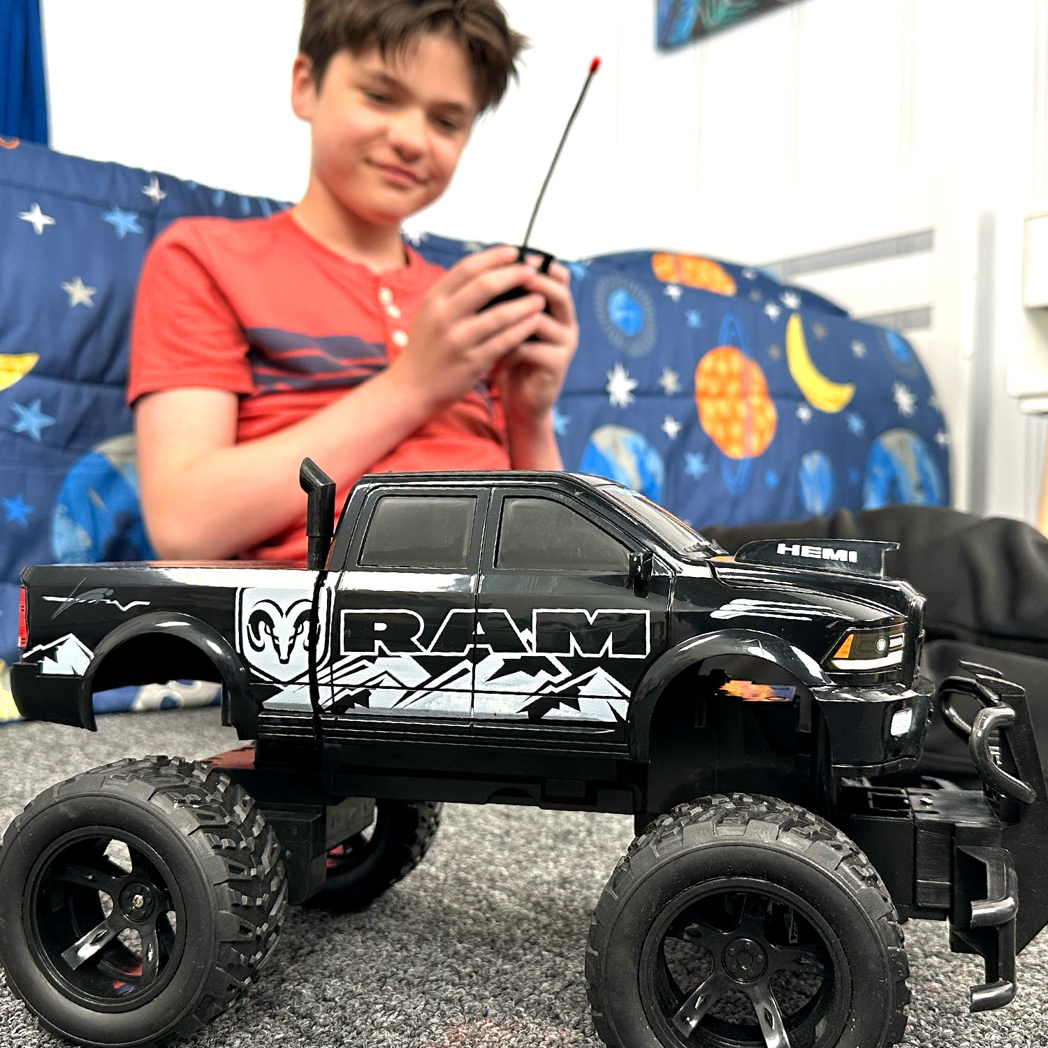 Camión monstruo eléctrico a control remoto Ram 2500 RTR 1:24