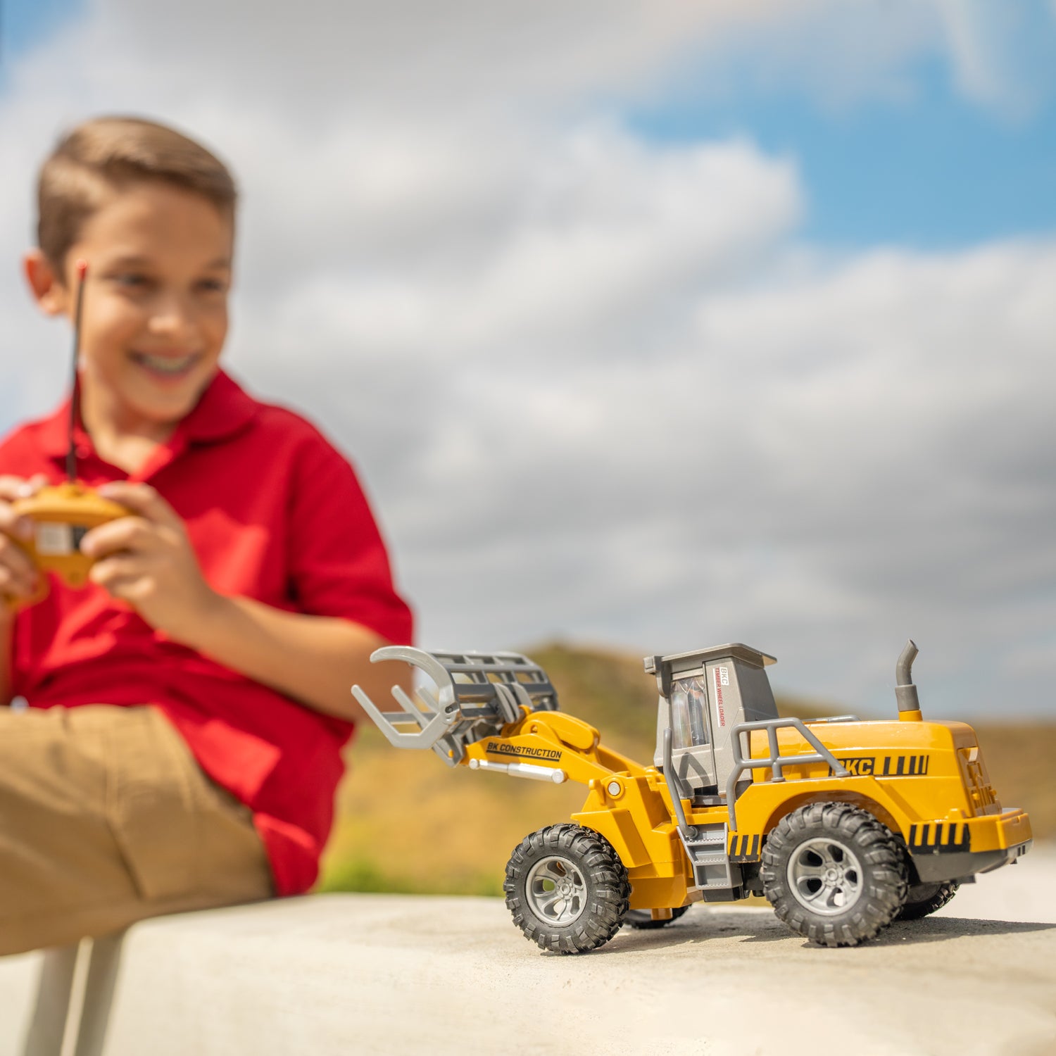 Big Kid's Construction RC  Log Grabber Wheel Loader [1:30]