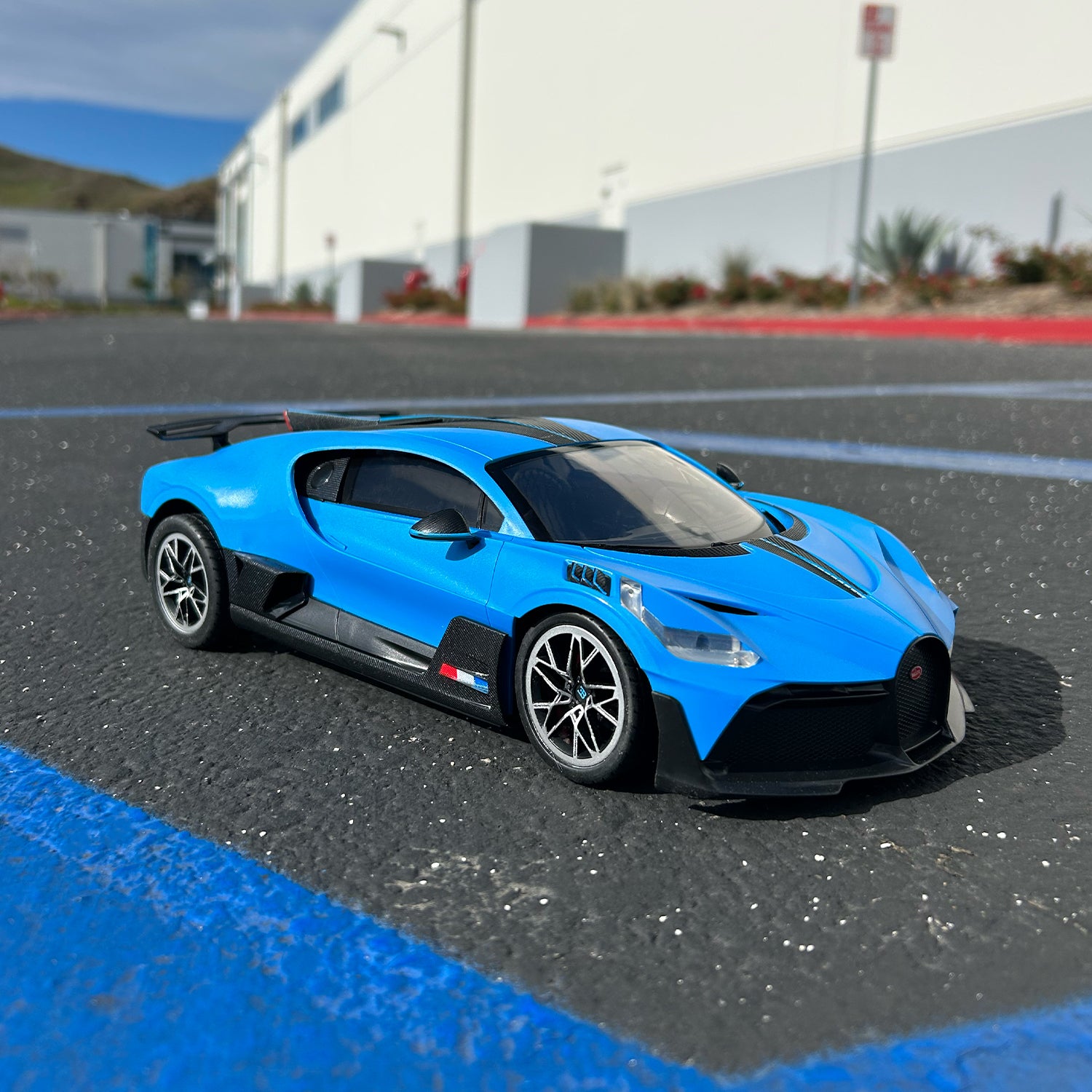 Bugatti Divo Electric RC Car [1:14]