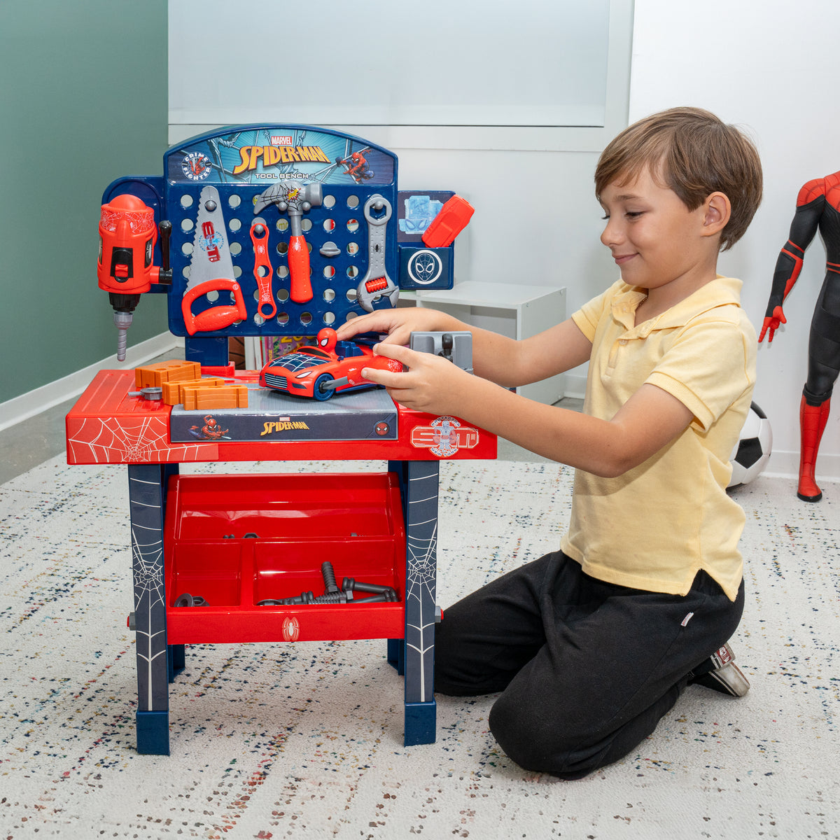 Banco de herramientas de Spider-Man con coche desmontable (84 piezas)