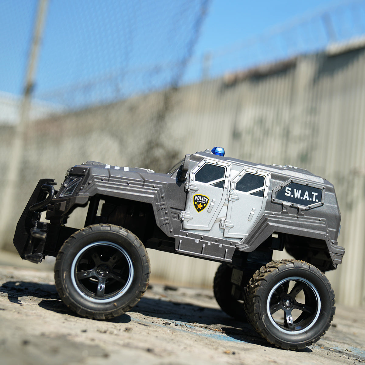 S.W.A.T. RC Monster Truck [1:14]