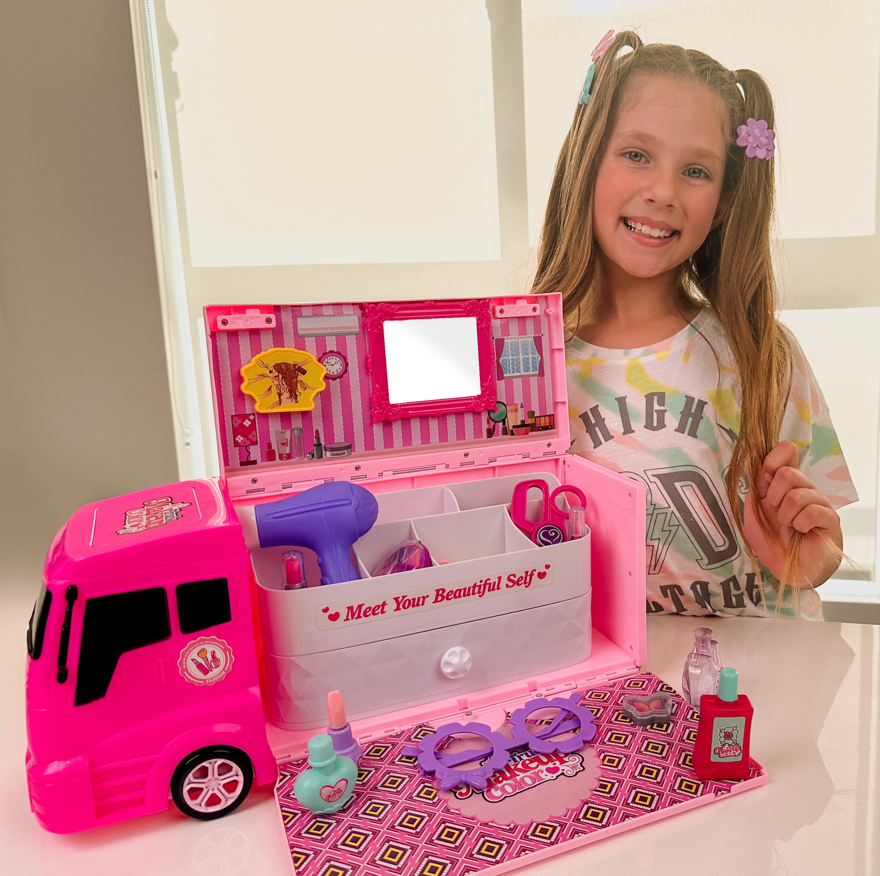 Mobile Makeup RV 37 Piece Playset