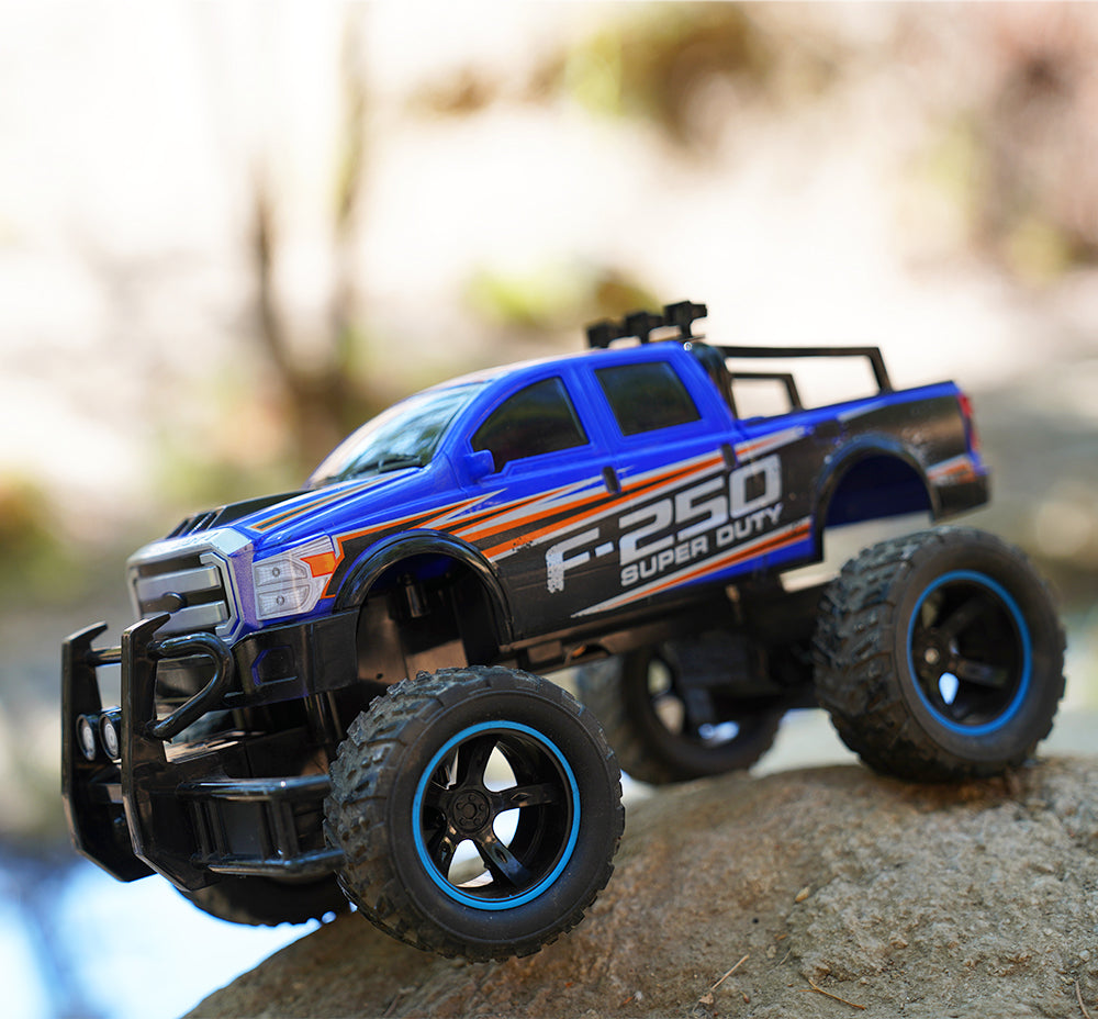 Ford F-250 Super Duty RC Truck [1:14]